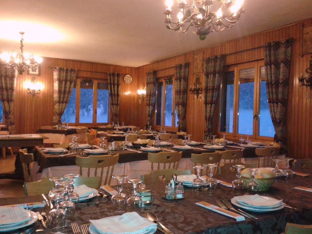 Hotel Alpe Fleurie Champoluc Exterior foto